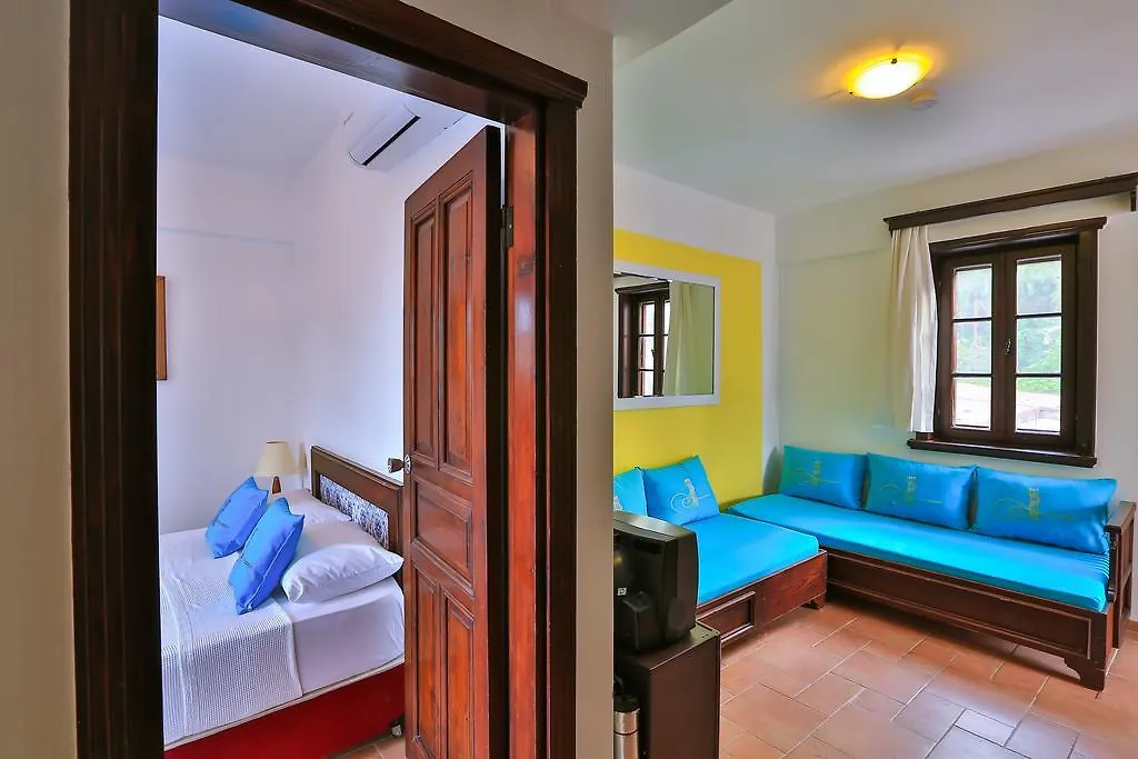 Sunny Garden Nilufer Hotel 图尔古特雷斯