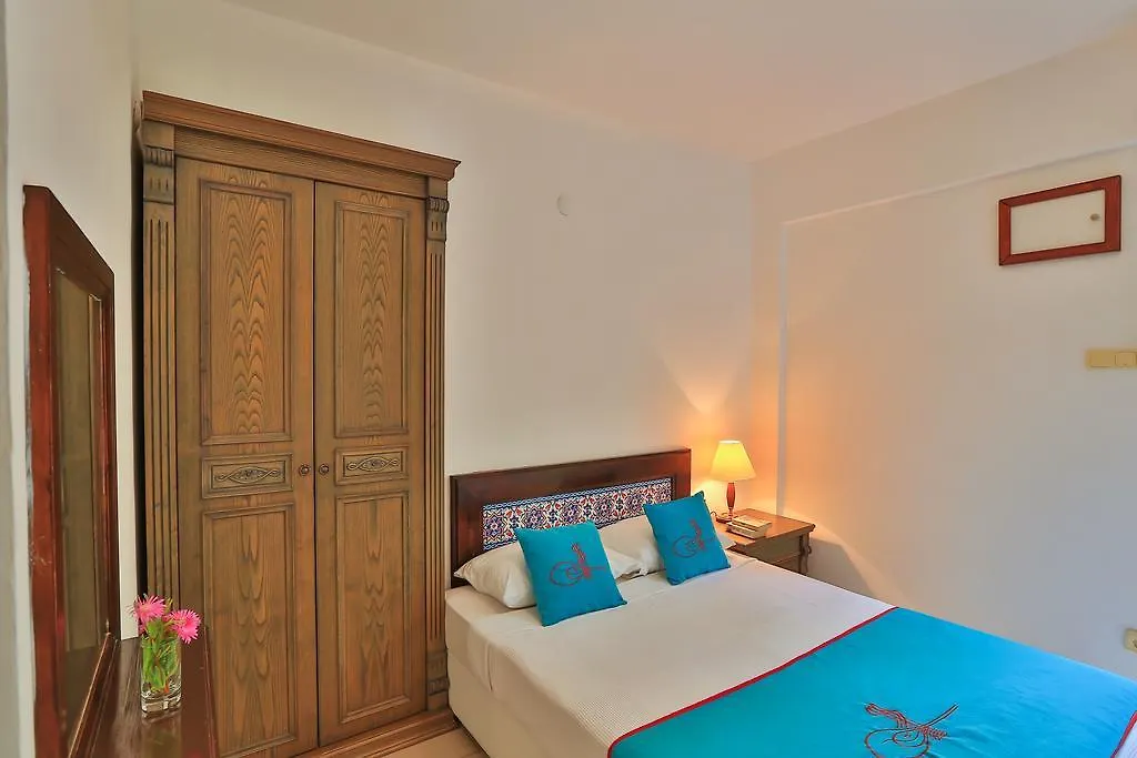 Sunny Garden Nilufer Hotel 图尔古特雷斯